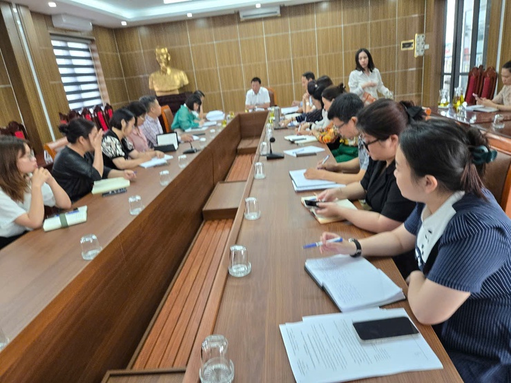 Đồng chí Đỗ Đình Sơn – Phó Bí thư Đảng uỷ, Chủ tịch UBND phường làm việc với Phòng Văn hoá – Xã hội phường về thực hiện một số nhiệm vụ công tác Văn hóa - Xã hội 06 tháng cuối năm 2025.- Ảnh 2.