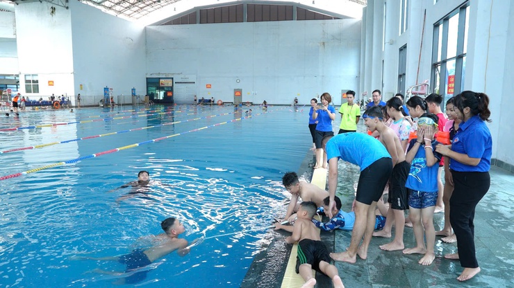 CHI ĐOÀN THANH NIÊN TỔ DÂN PHỐ SỐ 1- CỰ KHÊ, XÃ BÌNH MINH TỔ CHỨC LỚP DẠY BƠI MIỄN PHÍ CHO THIẾU NHI MÙA HÈ 2025- Ảnh 2.