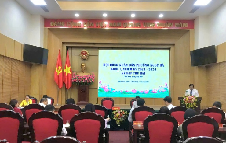 HĐND phường Ngọc Hà tổ chức thành công kỳ họp thứ hai (kỳ họp chuyên đề) khóa I, nhiệm kỳ 2021-2026
- Ảnh 1.