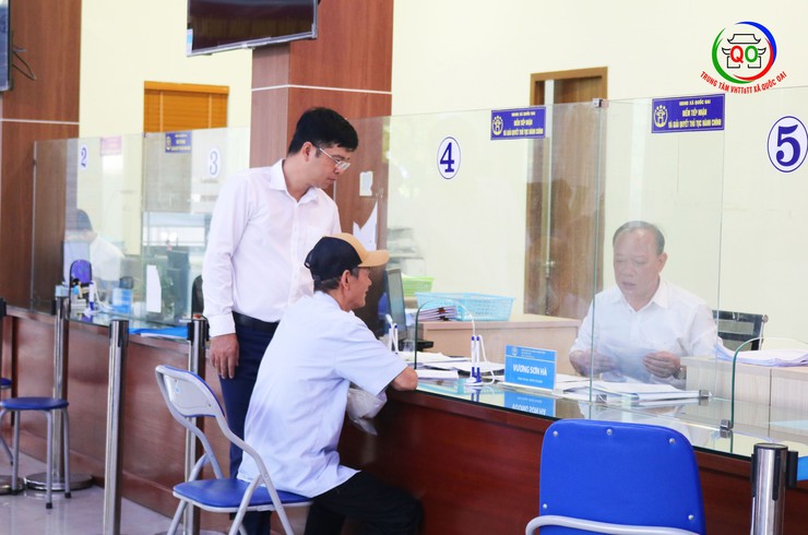 Thanh niên xã Quốc Oai xung kích hỗ trợ vận hành mô hình chính quyền địa phương hai cấp- Ảnh 1.