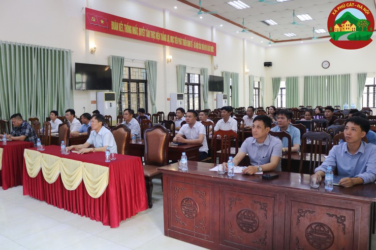 Đảng ủy xã Phú Cát tổ chức Hội nghị tập huấn sử dụng phần mềm Quản lý văn bản và điều hành Thành phố- Ảnh 2.