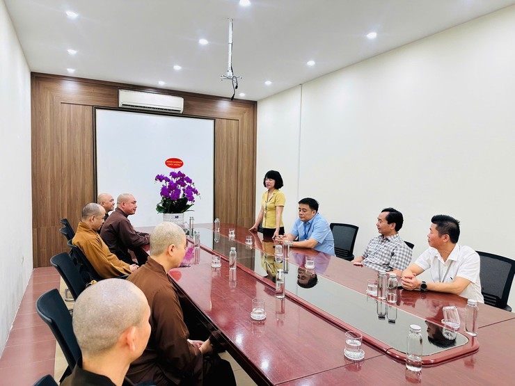 Đoàn đại diện phật giáo đến thăm chúc mừng phường Bồ Đề- Ảnh 4.