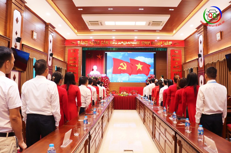 Đại hội Chi bộ Văn phòng HĐND và UBND xã Quốc Oai lần thứ Nhất, nhiệm kỳ 2025 - 2030

- Ảnh 2.