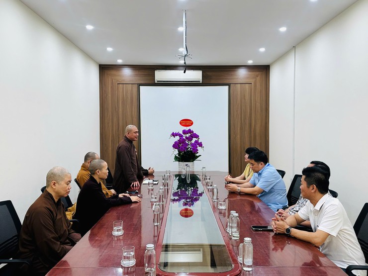 Đoàn đại diện phật giáo đến thăm chúc mừng phường Bồ Đề- Ảnh 2.