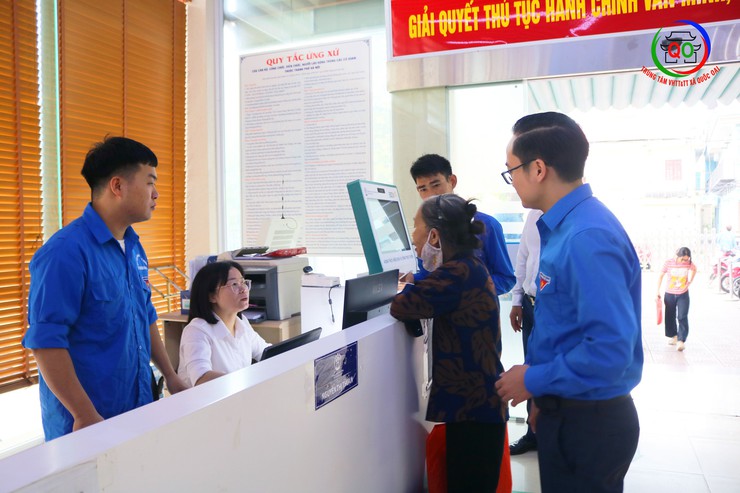 Thanh niên xã Quốc Oai xung kích hỗ trợ vận hành mô hình chính quyền địa phương hai cấp- Ảnh 4.