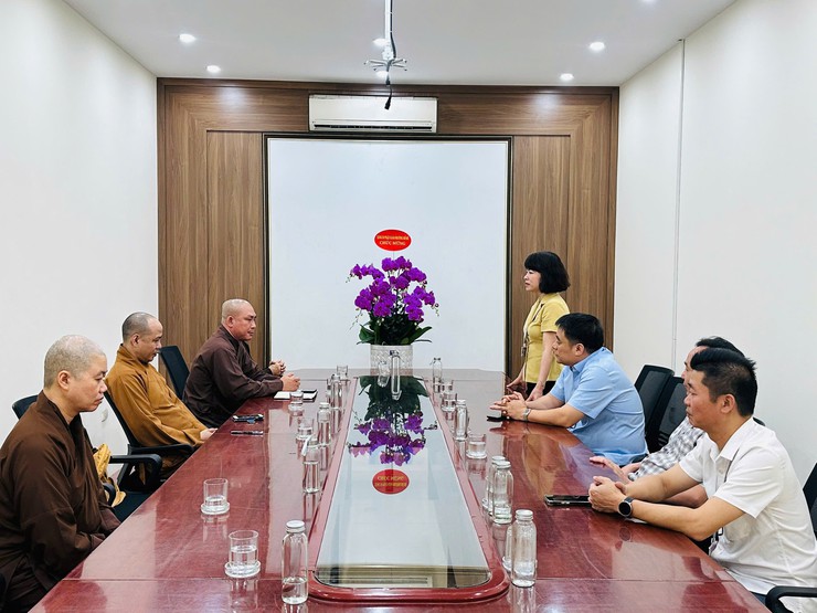 Đoàn đại diện phật giáo đến thăm chúc mừng phường Bồ Đề- Ảnh 3.
