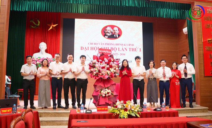 Đại hội Chi bộ Văn phòng HĐND và UBND xã Quốc Oai lần thứ Nhất, nhiệm kỳ 2025 - 2030

- Ảnh 4.