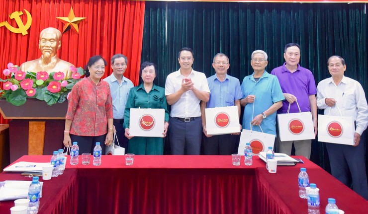 Phường Hoàn Kiếm: Gặp mặt cán bộ 72 Tổ dân phố, lắng nghe ý kiến từ cơ sở- Ảnh 8.
