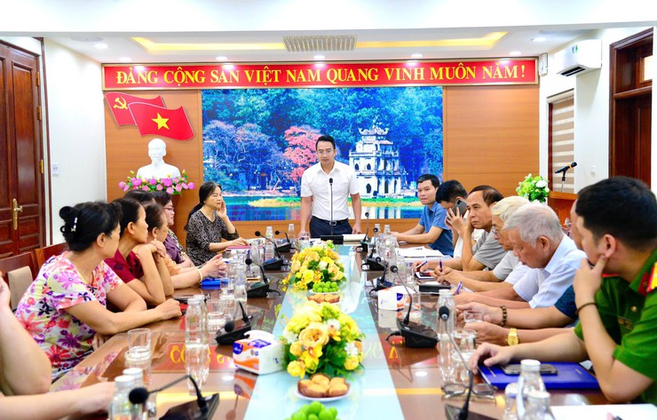 Phường Hoàn Kiếm: Gặp mặt cán bộ 72 Tổ dân phố, lắng nghe ý kiến từ cơ sở- Ảnh 1.