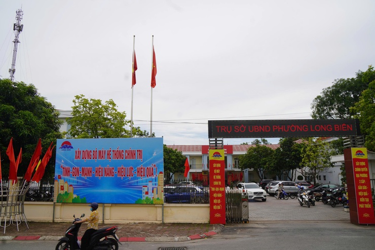 Phường Long Biên rực rỡ cờ hoa chào trong những ngày đầu chính thức vận hành chính quyền địa phương hai cấp- Ảnh 4.