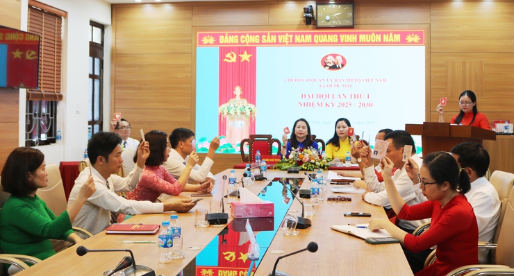 Đại hội Chi bộ Cơ quan Mặt trận Tổ quốc Việt Nam xã Quốc Oai lần thứ nhất, nhiệm kỳ 2025-2030- Ảnh 7.
