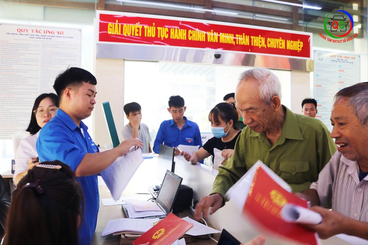 Thanh niên xã Quốc Oai xung kích hỗ trợ vận hành mô hình chính quyền địa phương hai cấp- Ảnh 8.