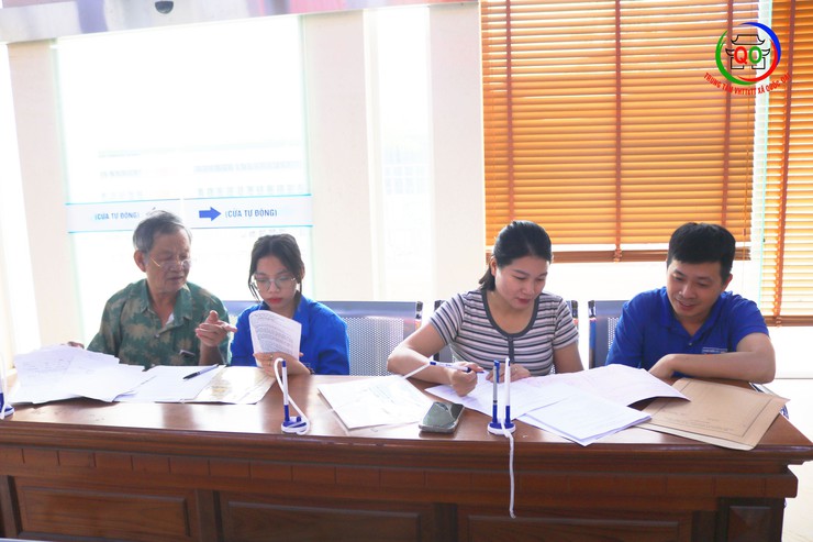 Thanh niên xã Quốc Oai xung kích hỗ trợ vận hành mô hình chính quyền địa phương hai cấp- Ảnh 9.