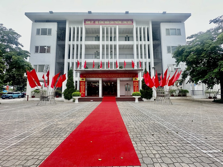 Phường Long Biên rực rỡ cờ hoa chào trong những ngày đầu chính thức vận hành chính quyền địa phương hai cấp- Ảnh 5.