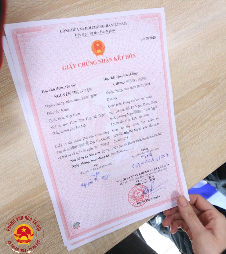Xã Thạch Thất trao giấy chứng nhận đăng ký kết hôn cho công dân Việt Nam kết hôn với người nước ngoài- Ảnh 3.
