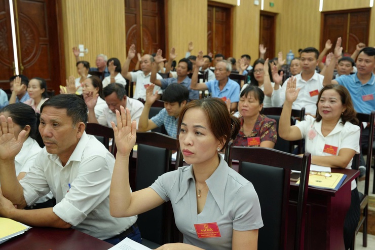 Kỳ họp thứ hai HĐND xã Thanh Oai khóa I thông qua 11 chỉ tiêu phát triển kinh tế xã hội 6 tháng cuối năm 2025- Ảnh 9.