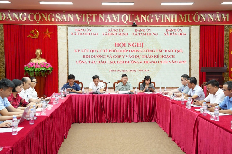 Ký kết Quy chế phối hợp giữa Đảng ủy xã Thanh Oai với Đảng ủy các xã Bình Minh, Tam Hưng, Dân Hòa trong công tác đào tạo bồi dưỡng tại Trung tâm Chính trị khu vực Thanh Oai- Ảnh 1.