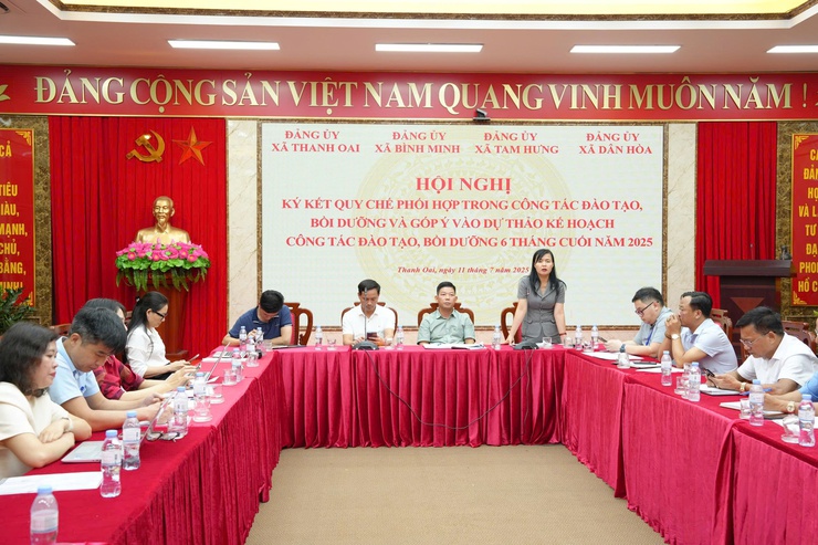 Ký kết Quy chế phối hợp giữa Đảng ủy xã Thanh Oai với Đảng ủy các xã Bình Minh, Tam Hưng, Dân Hòa trong công tác đào tạo bồi dưỡng tại Trung tâm Chính trị khu vực Thanh Oai- Ảnh 5.