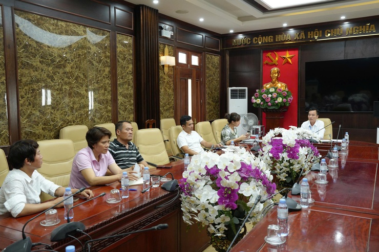 Phó Chủ tịch UBND xã Nguyễn Hồng Hải làm việc với Trung tâm VHTT&TT xã- Ảnh 1.