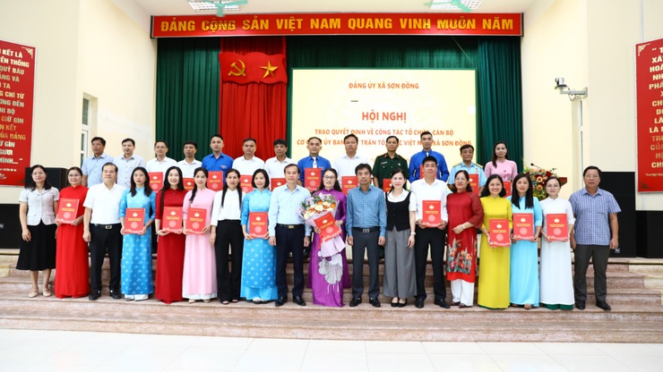 Mặt trận Tổ quốc xã Sơn Đồng triển khai kế hoạch 6 tháng cuối năm 2025- Ảnh 3. Mặt trận Tổ quốc xã Sơn Đồng triển khai kế hoạch 6 tháng cuối năm 2025- Ảnh 3.