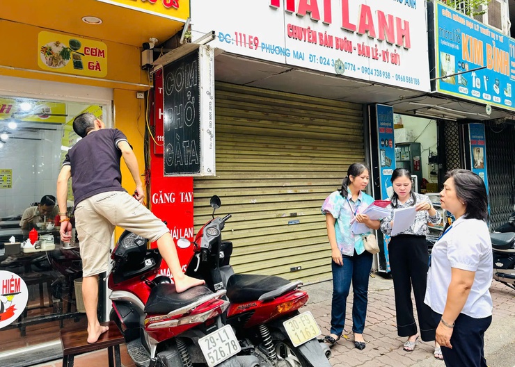 PHƯỜNG KIM LIÊN: Đồng loạt ra quân đảm bảo TTĐT-TTATGT, giữ gìn vệ sinh môi trường trên địa bàn trong đợt cao điểm chào mừng sự kiện thành lập phường, hướng tới Đại hội Đại biểu Đảng bộ phường Kim Liên lần thứ I, nhiệm kỳ 2025 - 2030- Ảnh 7.