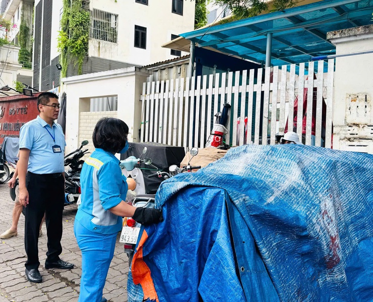 PHƯỜNG KIM LIÊN: Đồng loạt ra quân đảm bảo TTĐT-TTATGT, giữ gìn vệ sinh môi trường trên địa bàn trong đợt cao điểm chào mừng sự kiện thành lập phường, hướng tới Đại hội Đại biểu Đảng bộ phường Kim Liên lần thứ I, nhiệm kỳ 2025 - 2030- Ảnh 3.