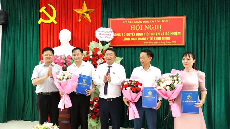 Xã Bình Minh: Công bố Quyết định thành lập Trạm y tế xã và công tác cán bộ- Ảnh 3.