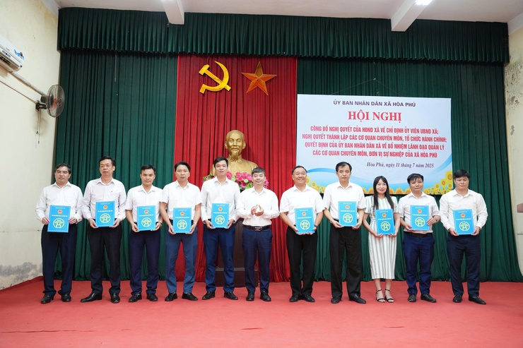 Hội nghị công bố Nghị quyết của HĐND xã; Quyết định của UBND xã về chỉ định Uỷ viên UBND xã; bổ nhiệm lãnh đạo các cơ quan chuyên môn, đơn vị sự nghiệp- Ảnh 3.