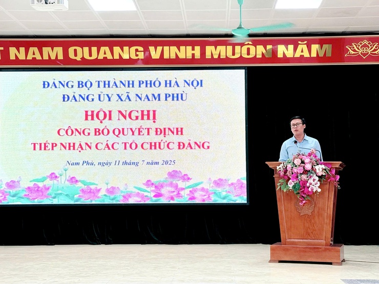 Đảng ủy xã Nam Phù công bố tiếp nhận 18 tổ chức Đảng- Ảnh 1.