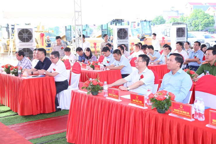 Xã Tiến Thắng khởi công xây dựng tuyến đường nối từ đường 23B đi cảng Chu Phan- Ảnh 1.