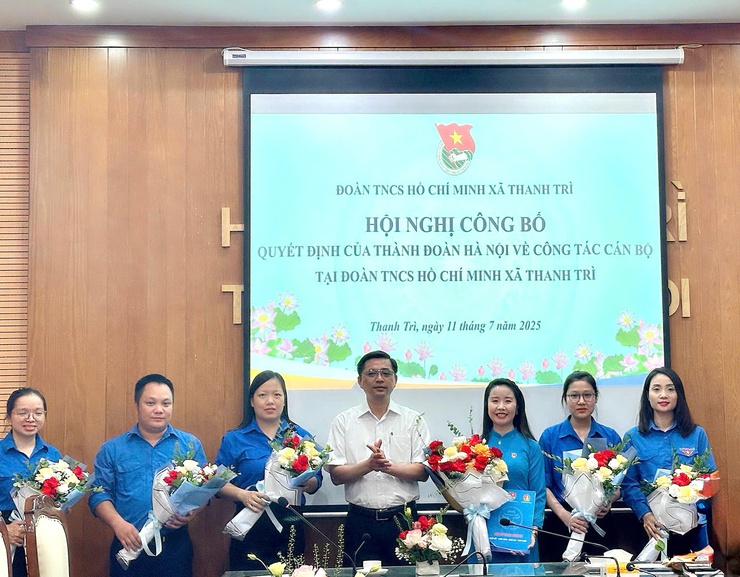 Hội nghị công bố quyết định của Thành Đoàn Hà Nội về công tác cán bộ và hội nghị lần thứ nhất Ban chấp hành Đoàn thanh niên xã Thanh Trì- Ảnh 2.