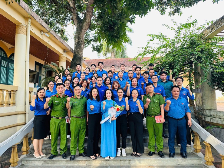 Hội nghị công bố quyết định của Thành Đoàn Hà Nội về công tác cán bộ và hội nghị lần thứ nhất Ban chấp hành Đoàn thanh niên xã Thanh Trì- Ảnh 4.
