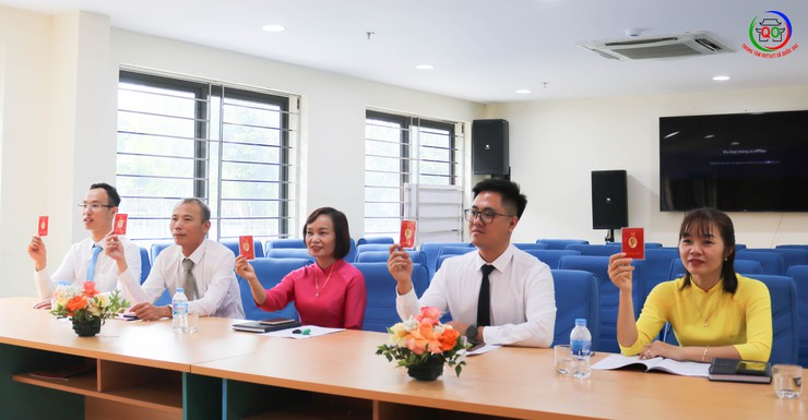 Chi bộ Trung tâm Văn hóa Thông tin và Thể thao (VHTT&TT) xã Quốc Oai tổ chức thành công Đại hội Chi bộ lần thứ I, nhiệm kỳ 2025 – 2030- Ảnh 13.
