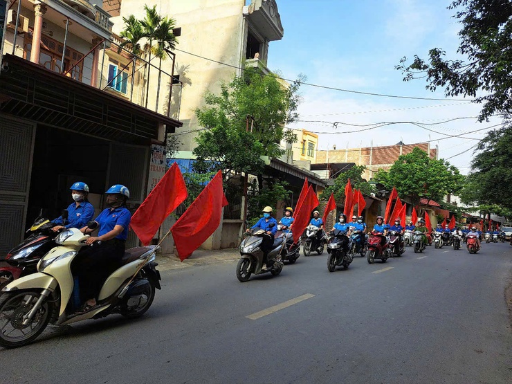 Phường Phú Lương tổ chức Lễ ra quân tuyên truyền hưởng ứng mô hình chính quyền địa phương hai cấp; đảm bảo trật tự đô thị, vệ sinh môi trường, trật tự an toàn giao thông- Ảnh 5.