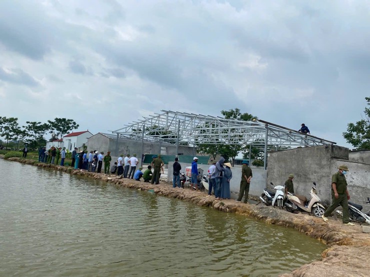 CHIỀU NGÀY 12/7/2025 XÃ PHÚC SƠN TIẾP TỤC RA QUÂN XỬ LÝ, THÁO DỠ CÁC CÔNG TRÌNH XÂY DỰNG TRÁI PHÉP TRÊN ĐẤT NÔNG NGHIỆP- Ảnh 2.