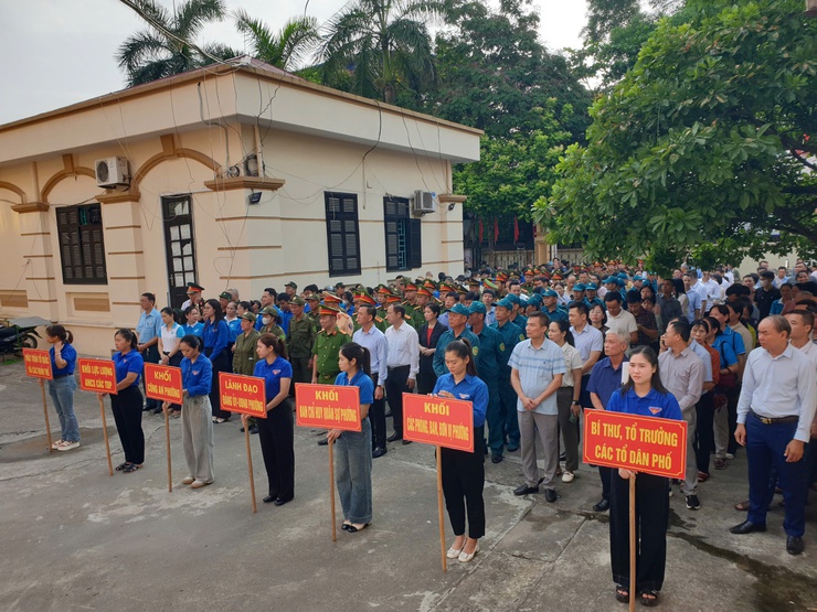 Phường Phú Lương tổ chức Lễ ra quân tuyên truyền hưởng ứng mô hình chính quyền địa phương hai cấp; đảm bảo trật tự đô thị, vệ sinh môi trường, trật tự an toàn giao thông- Ảnh 1.