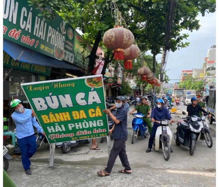 Phường Phú Lương tổ chức Lễ ra quân tuyên truyền hưởng ứng mô hình chính quyền địa phương hai cấp; đảm bảo trật tự đô thị, vệ sinh môi trường, trật tự an toàn giao thông- Ảnh 6.
