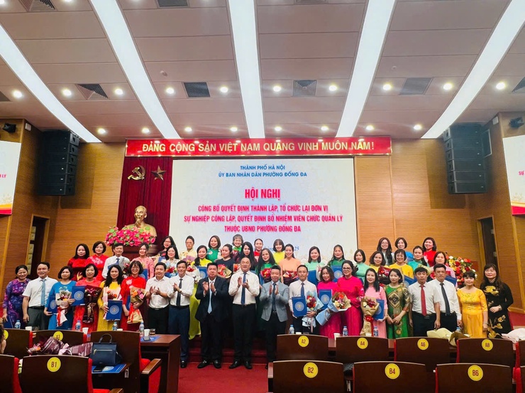 Hội nghị Công bố quyết định thành lập, tổ chức lại đơn vị sự nghiệp công lập, quyết định bổ nhiệm viên chức quản lý đơn vị sự nghiệp công lập thuộc UBND phường Đống Đa.- Ảnh 4.