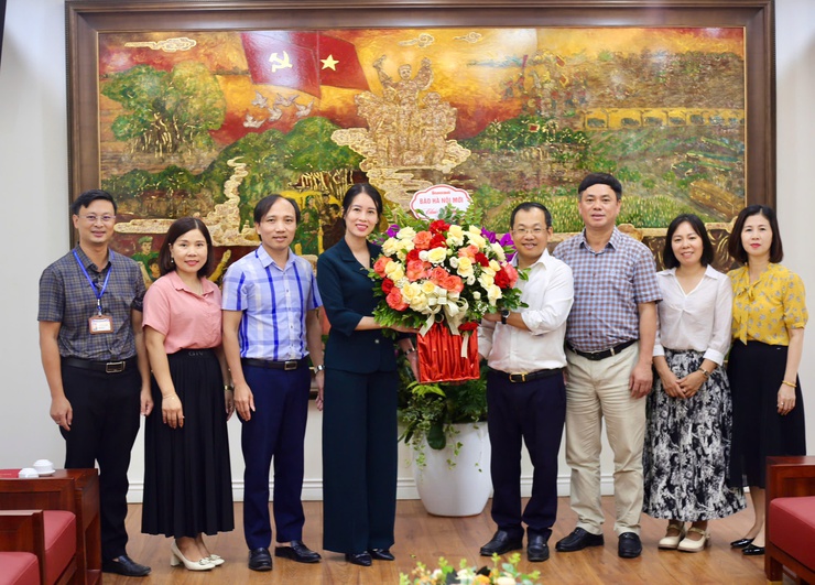 Báo Hànộimới thăm, chúc mừng xã Vân Đình vận hành theo mô hình chính quyền địa phương hai cấp- Ảnh 1.