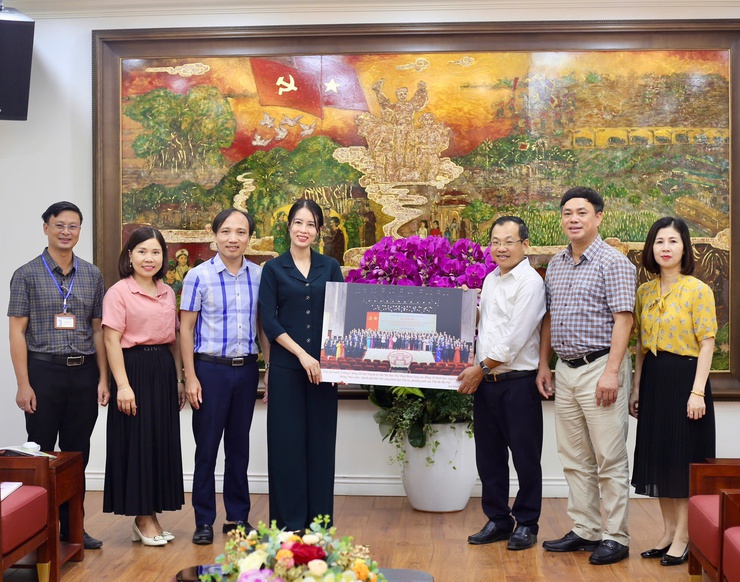 Báo Hànộimới thăm, chúc mừng xã Vân Đình vận hành theo mô hình chính quyền địa phương hai cấp- Ảnh 2.