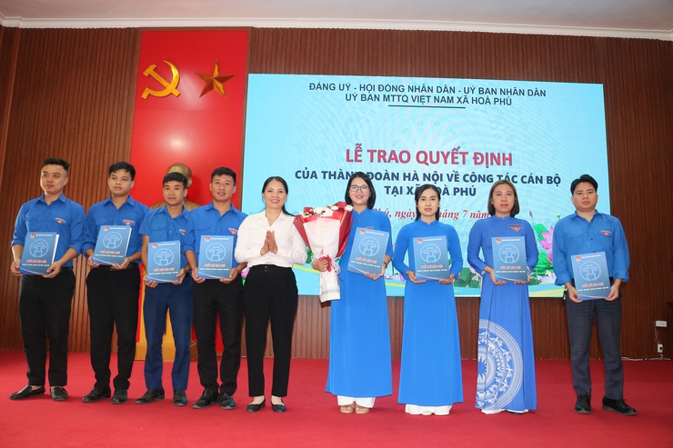 Lễ trao quyết định của Thành đoàn Hà Nội về công tác cán bộ tại xã Hòa Phú- Ảnh 2.