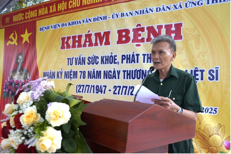 Khám bệnh, tư vấn sức khoẻ, cấp thuốc và tặng quà cho người có công với cách mạng tại xã Ứng Thiên- Ảnh 8.