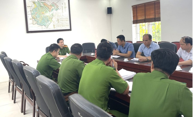 Phòng cảnh sát phòng cháy chữa cháy và cứu nạn cứu hộ công an TP. Hà Nội làm việc với UBND xã Bát Tràng về công tác phòng cháy chữa cháy trên địa bàn xã- Ảnh 3.