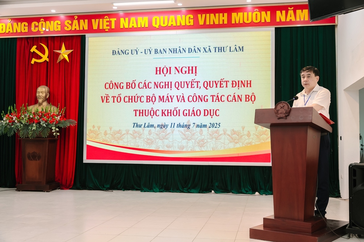 ĐẢNG ỦY - UBND XÃ THƯ LÂM TỔ CHỨC HỘI NGHỊ CÔNG BỐ CÁC NGHỊ QUYẾT, QUYẾT ĐỊNH VỀ TỔ CHỨC BỘ MÁY VÀ CÔNG TÁC CÁN BỘ THUỘC KHỐI GIÁO DỤC.- Ảnh 1.