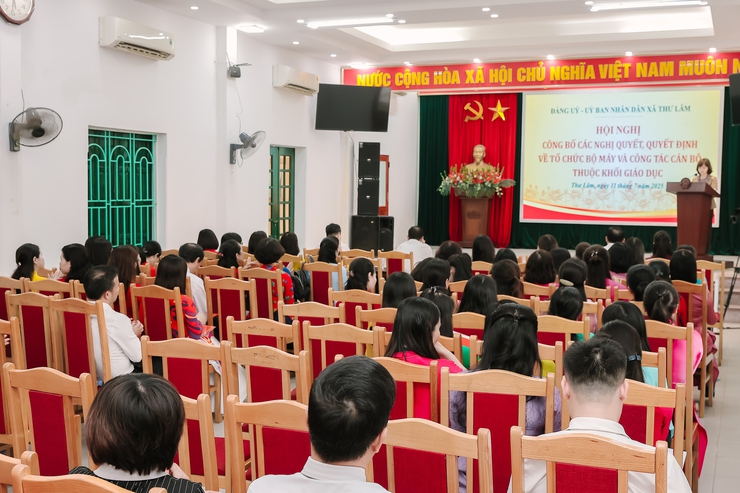 ĐẢNG ỦY - UBND XÃ THƯ LÂM TỔ CHỨC HỘI NGHỊ CÔNG BỐ CÁC NGHỊ QUYẾT, QUYẾT ĐỊNH VỀ TỔ CHỨC BỘ MÁY VÀ CÔNG TÁC CÁN BỘ THUỘC KHỐI GIÁO DỤC.- Ảnh 2.