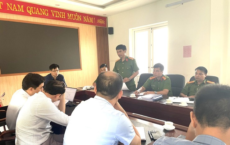 Phòng cảnh sát phòng cháy chữa cháy và cứu nạn cứu hộ công an TP. Hà Nội làm việc với UBND xã Bát Tràng về công tác phòng cháy chữa cháy trên địa bàn xã- Ảnh 1.