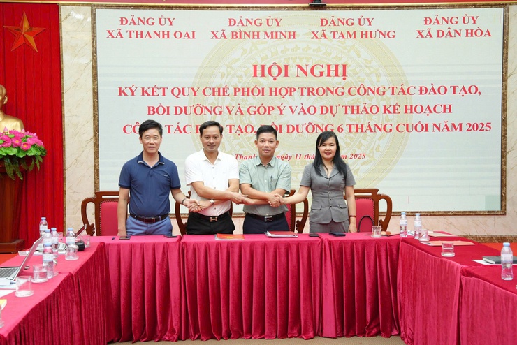 Ký kết Quy chế phối hợp giữa Đảng ủy xã Thanh Oai với Đảng ủy các xã Bình Minh, Tam Hưng, Dân Hòa trong công tác đào tạo bồi dưỡng tại Trung tâm Chính trị khu vực Thanh Oai- Ảnh 2.