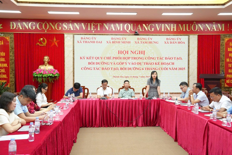 Ký kết Quy chế phối hợp giữa Đảng ủy xã Thanh Oai với Đảng ủy các xã Bình Minh, Tam Hưng, Dân Hòa trong công tác đào tạo bồi dưỡng tại Trung tâm Chính trị khu vực Thanh Oai- Ảnh 1.