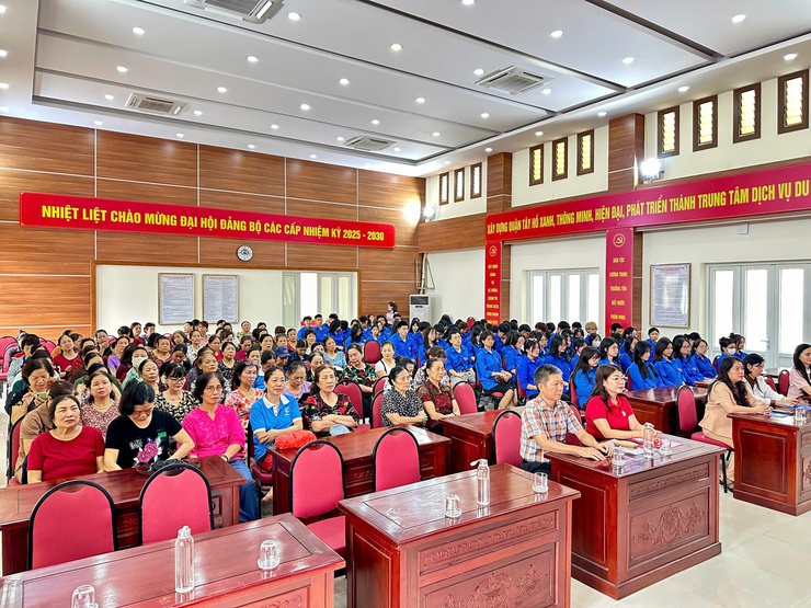 Hội Liên hiệp phụ nữ và Đoàn thanh niên phường Phú Thượng phối hợp với Hội chữ thập đỏ thành phố Hà Nội tổ chức chương trình truyền thông hưởng ứng Ngày Dân số thế giới - Ảnh 2.
