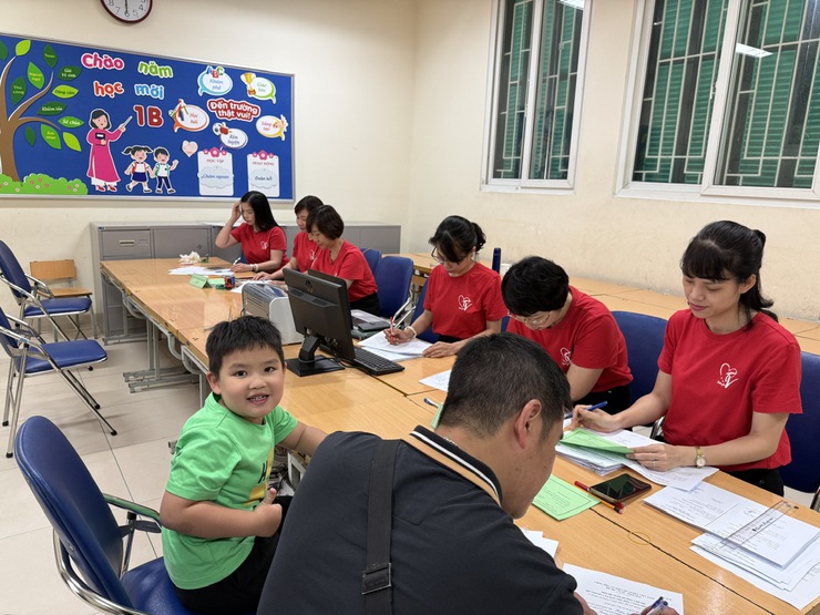 Tuyển sinh trực tiếp năm học 2025-2026 tại các trường Mầm non, Tiểu học, THCS trên địa bàn phường Hoàn Kiếm- Ảnh 2.